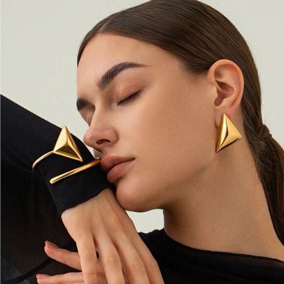 Anthropologie Jewelry - Gold geo stud earrings N414